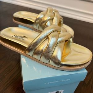 Gold metallic comfy sandals-Brand New
